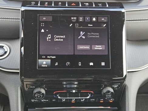 New 2025 Jeep Grand Cherokee L Laredo image 13