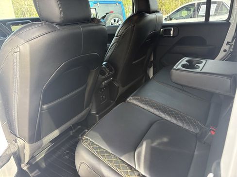 Used 2023 Jeep Wrangler Unlimited Sahara image 29