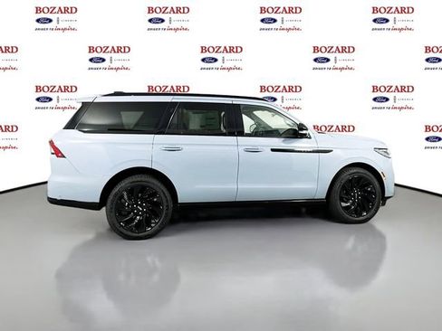 New 2025 Lincoln Navigator Reserve w/ Jet Appearance Package AWD/4WD image 8