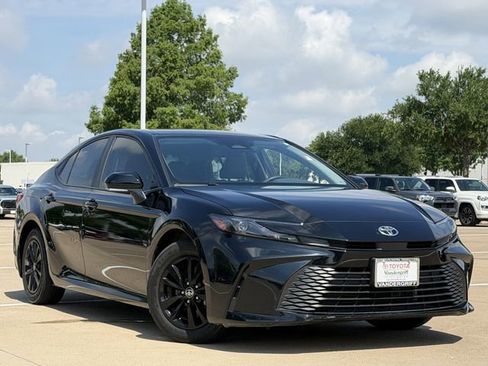 Used 2025 Toyota Camry LE FWD image 2
