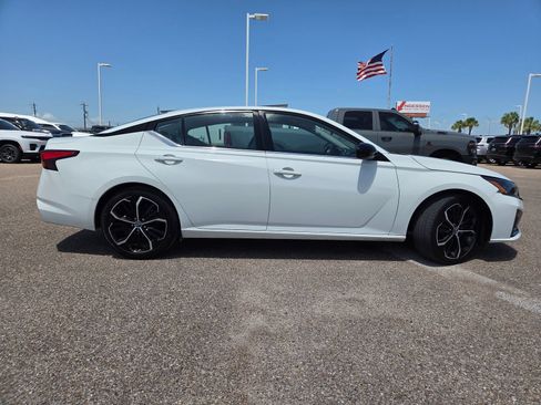 Used 2024 Nissan Altima 2.5 SR FWD image 9