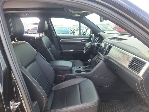 Used 2021 Volkswagen Atlas Cross Sport SE w/ Panoramic Sunroof Package FWD image 18