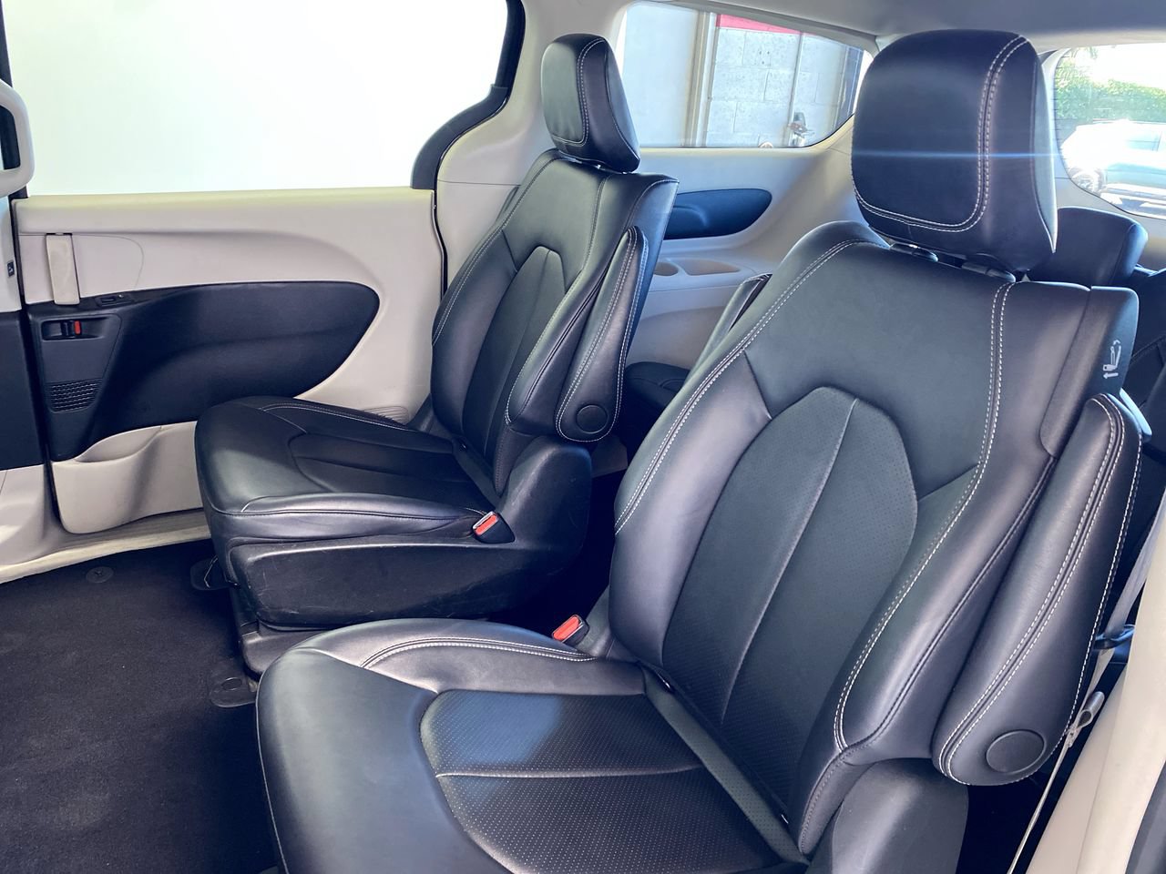 Used 2024 Chrysler Pacifica Limited FWD image 33