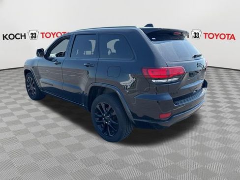 Used 2017 Jeep Grand Cherokee Altitude AWD/4WD image 6