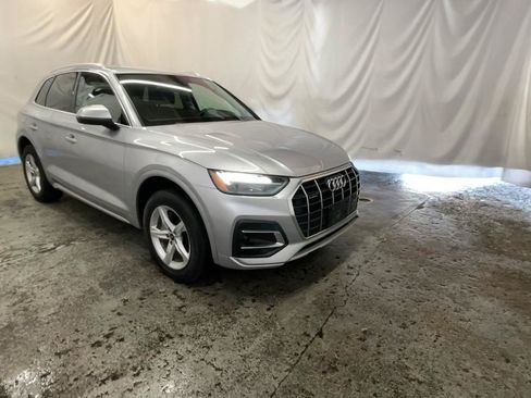Used 2021 Audi Q5 2.0T Premium w/ Convenience Package AWD/4WD image 2