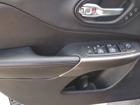Certified 2019 Jeep Cherokee Limited AWD/4WD image 21