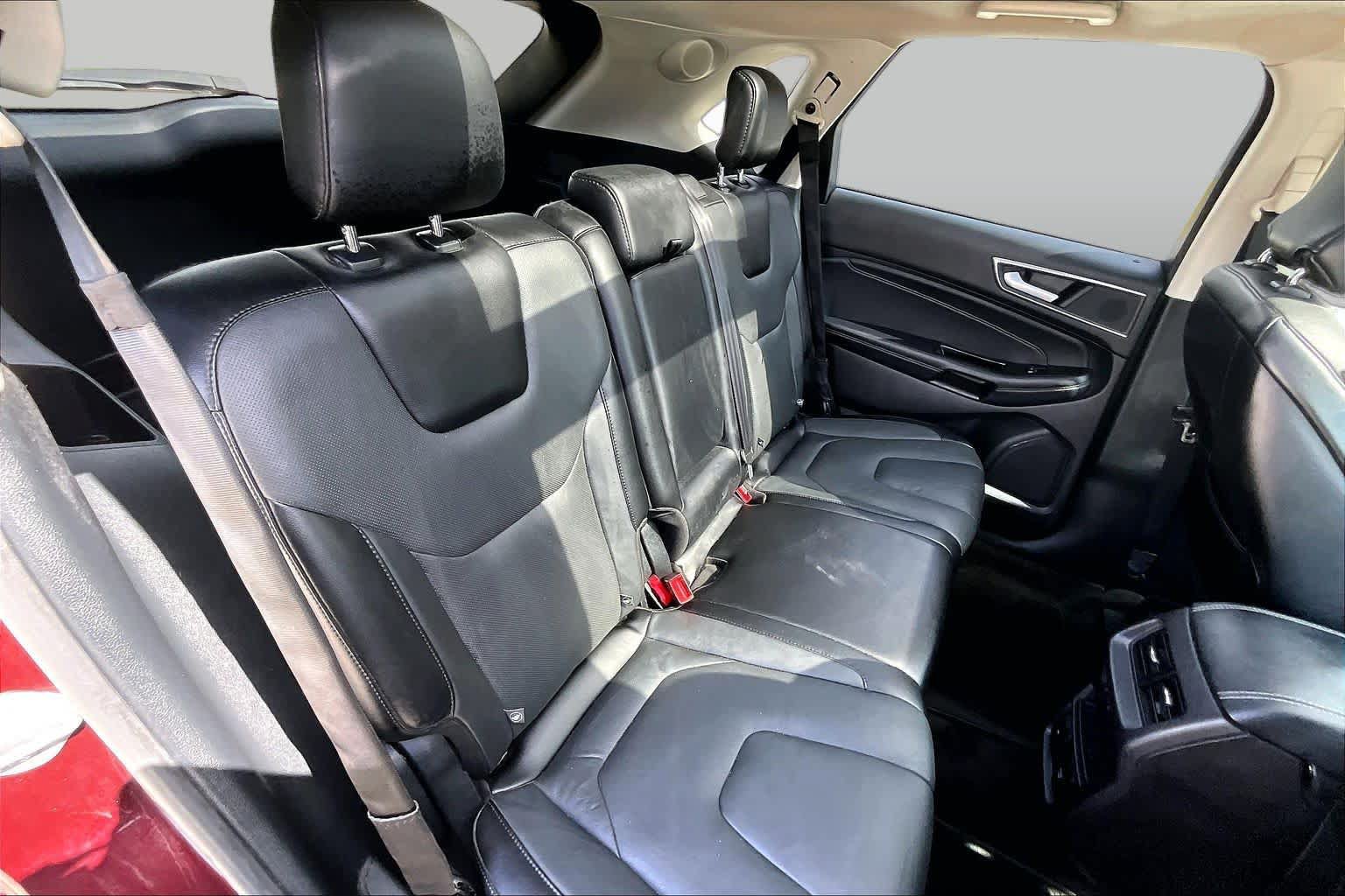 Used 2018 Ford Edge Titanium w/ Equipment Group 302A FWD image 18