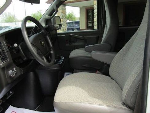 Used 2025 Chevrolet Express 3500 LT w/ LT Preferred Equipment Group RWD image 7