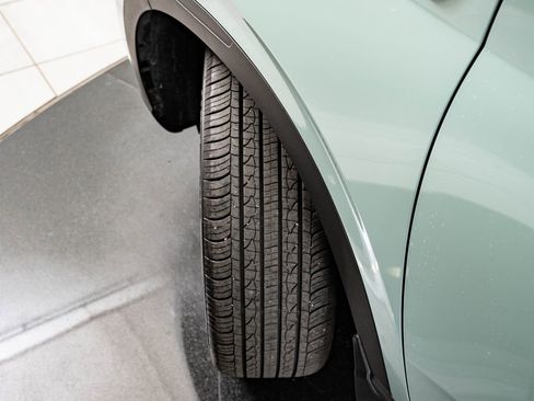 Used 2025 Hyundai Venue SEL FWD image 43