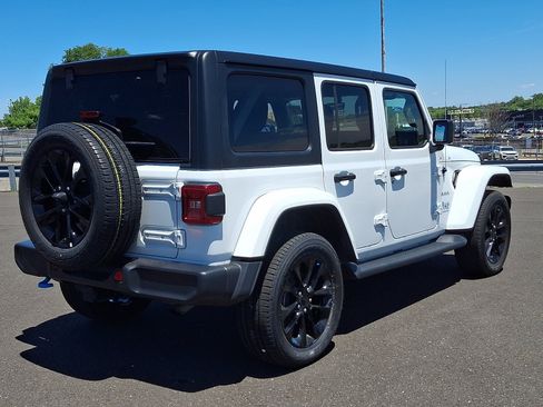 Used 2023 Jeep Wrangler Unlimited Sahara w/ Cold Weather Group AWD/4WD image 6