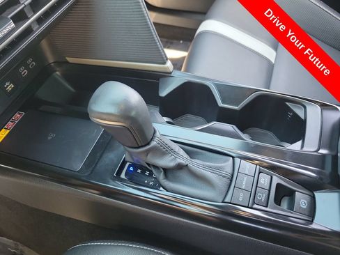 Used 2025 Toyota Camry SE w/ Convenience Package FWD image 13