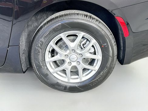 New 2027 Chrysler Pacifica Select FWD image 17