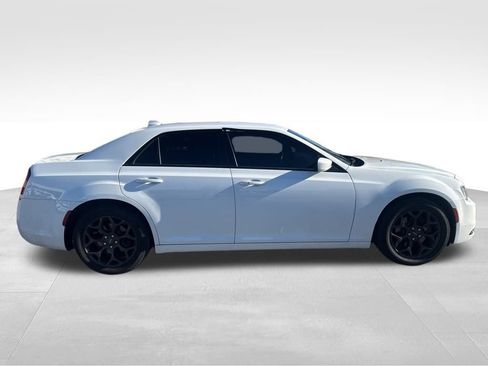 Used 2019 Chrysler 300 S image 6