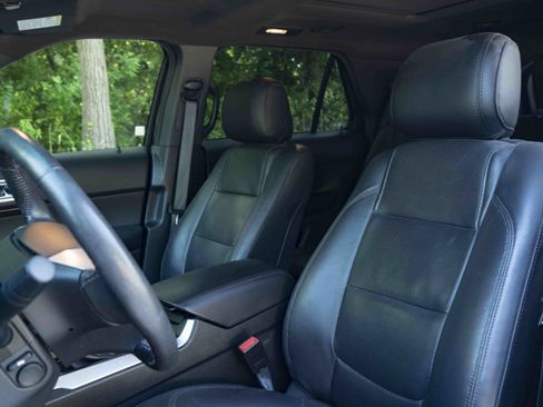 Used 2014 Ford Explorer Limited w/ Equipment Group 302A FWD image 17