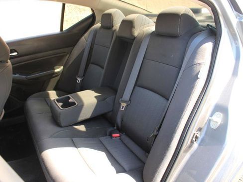 Used 2019 Nissan Altima 2.5 S FWD image 12