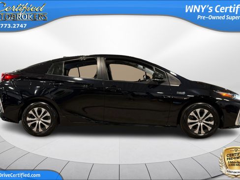 Used 2021 Toyota Prius Prime XLE FWD image 4