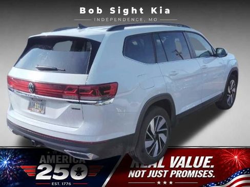 Used 2025 Volkswagen Atlas SE AWD/4WD image 3