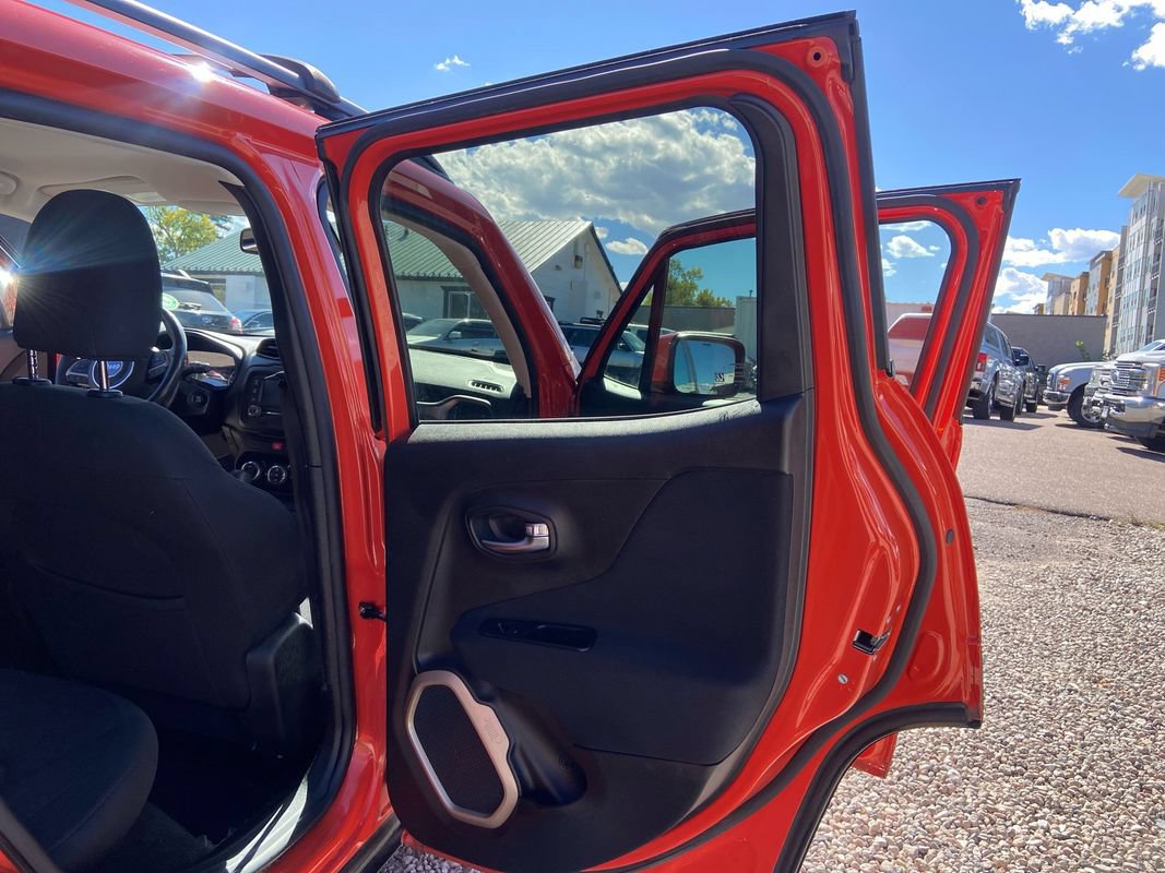 Used 2016 Jeep Renegade Latitude w/ Popular Equipment Group AWD/4WD image 30