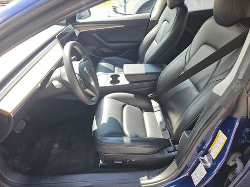 Used 2022 Tesla Model 3 Standard Range image 3