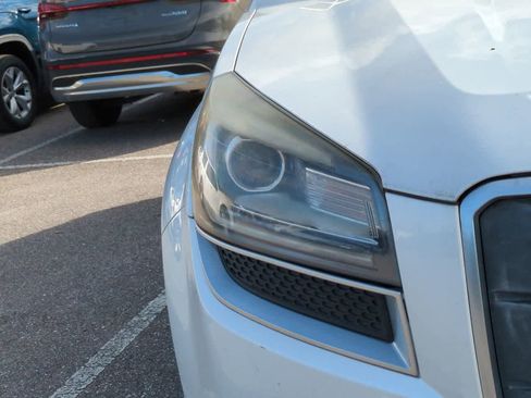 Used 2016 GMC Acadia SLE image 8