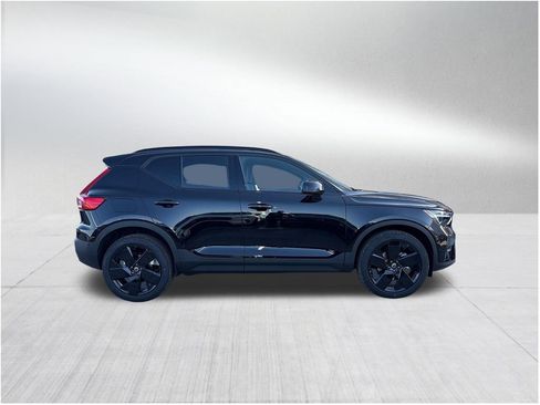 New 2026 Volvo XC40 B5 Ultra image 3