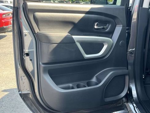 Used 2019 Nissan Titan SL RWD image 16