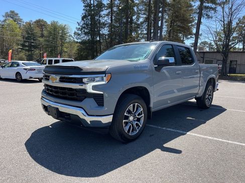 Used 2024 Chevrolet Silverado 1500 LT AWD/4WD image 2