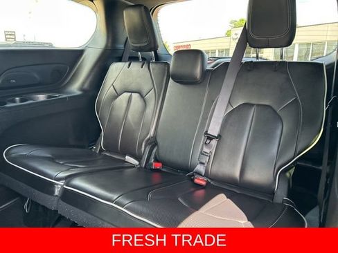 Used 2024 Chrysler Pacifica Premium FWD image 44