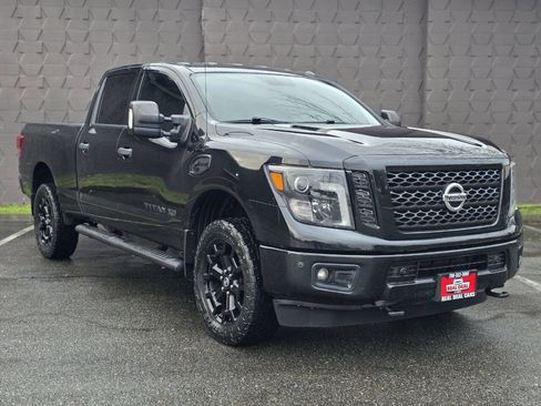 Used 2018 Nissan Titan SL w/ Midnight Edition image 22