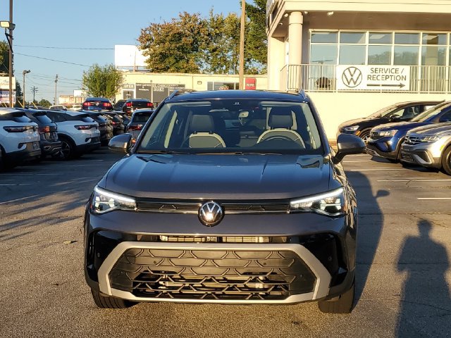 Certified 2026 Volkswagen Taos SE FWD image 2