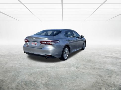 Used 2018 Toyota Camry L image 4