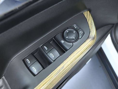 Used 2018 GMC Acadia Denali w/ Technology Package AWD/4WD image 19