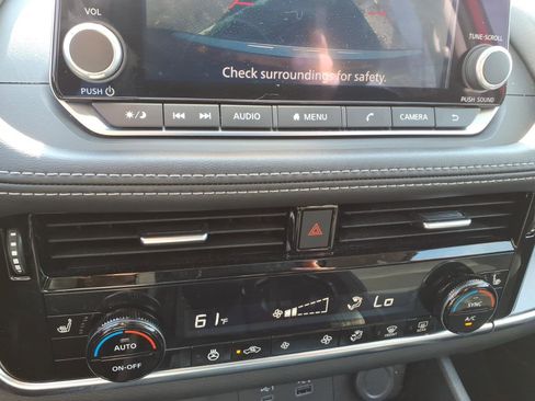 Used 2023 Nissan Rogue SV w/ SV Premium Package image 22