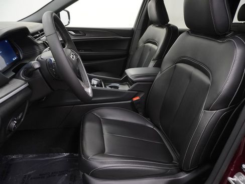 Certified 2025 Jeep Grand Cherokee Limited AWD/4WD image 16