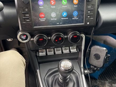 Used 2025 Toyota GR86 Premium w/ Performance Package image 8