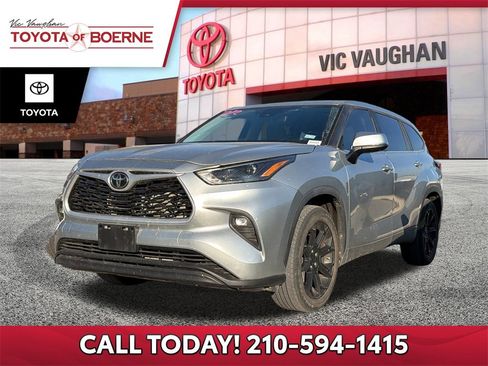 Used 2023 Toyota Highlander LE image 1