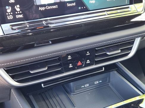 New 2025 Volkswagen Atlas Cross Sport SE image 15