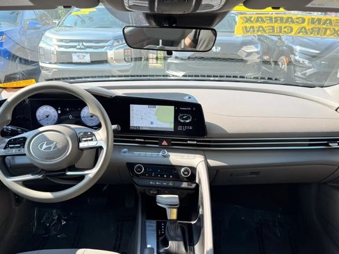 Used 2024 Hyundai Elantra SEL FWD image 15