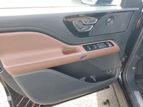 New 2026 Lincoln Aviator Reserve image 8