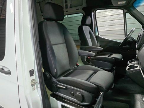 Used 2019 Mercedes-Benz Sprinter 170 image 17