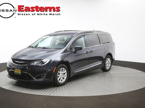 Used 2020 Chrysler Pacifica Touring-L FWD image 57