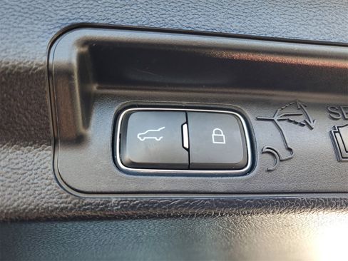 Certified 2022 Ford Explorer XLT w/ Equipment Group 202A image 9