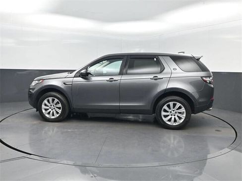 Used 2017 Land Rover Discovery Sport SE image 2