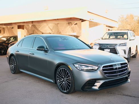 Used 2022 Mercedes-Benz S 580 4MATIC Sedan image 3