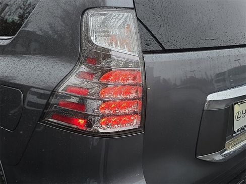 Used 2015 Lexus GX 460 image 40