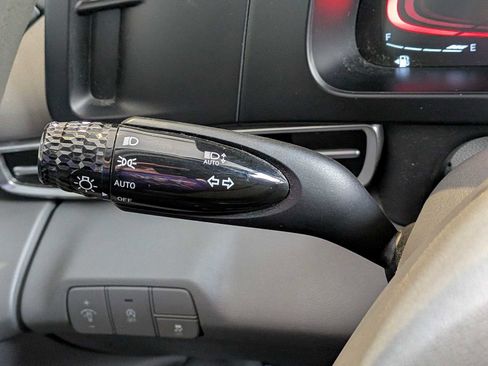 Used 2024 Hyundai Elantra SE image 23