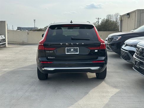 Used 2023 Volvo XC60 T8 Plus image 6