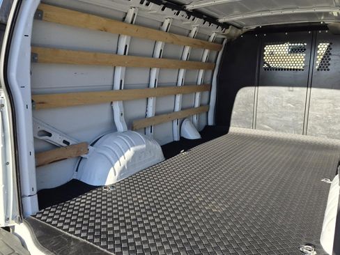 Used 2024 GMC Savana 2500 RWD 2500 135 w/ Driver Convenience Package image 9