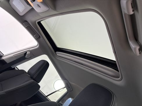 Used 2018 Toyota RAV4 XLE FWD image 18