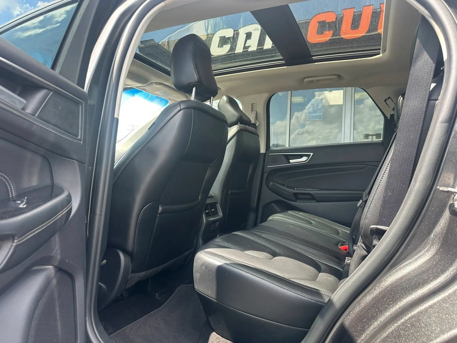 Used 2020 Ford Edge Titanium w/ Equipment Group 301A AWD/4WD image 9